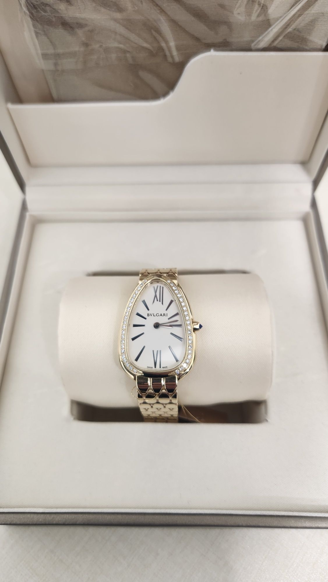 Золотые часы Bvlgari