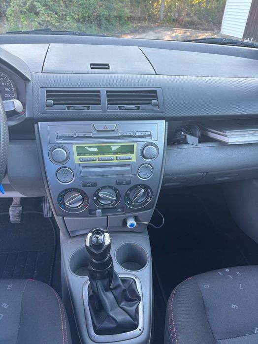 Мазда 2 , 2004г.