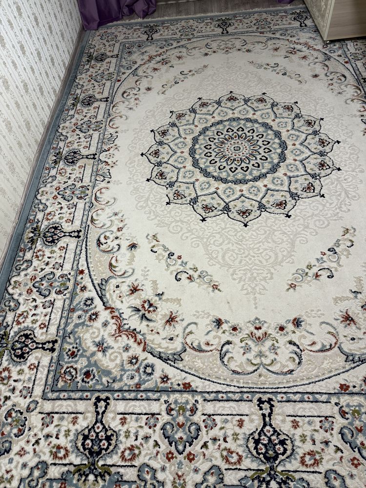 Кілем сатылады 2,5*3,5