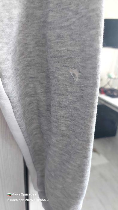 Сиво худи марка Kappa.