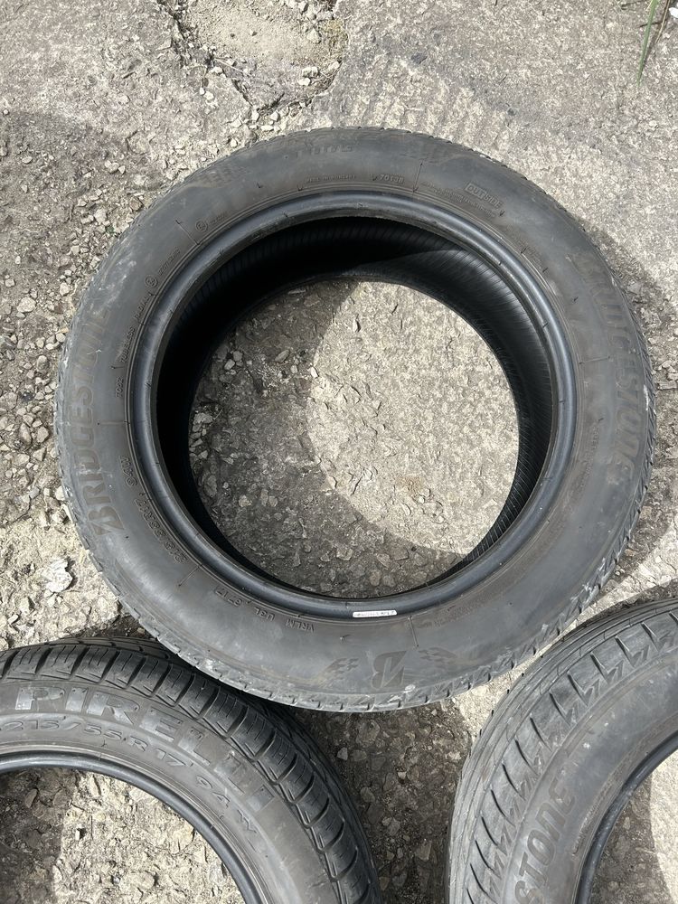 Летни гуми 215/55/17 - Bridgstone 2 бр. И Pirelli 1 бр.