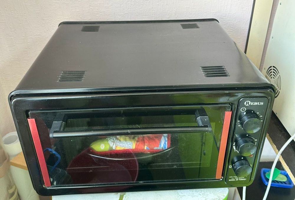 Духовка черная почти новая