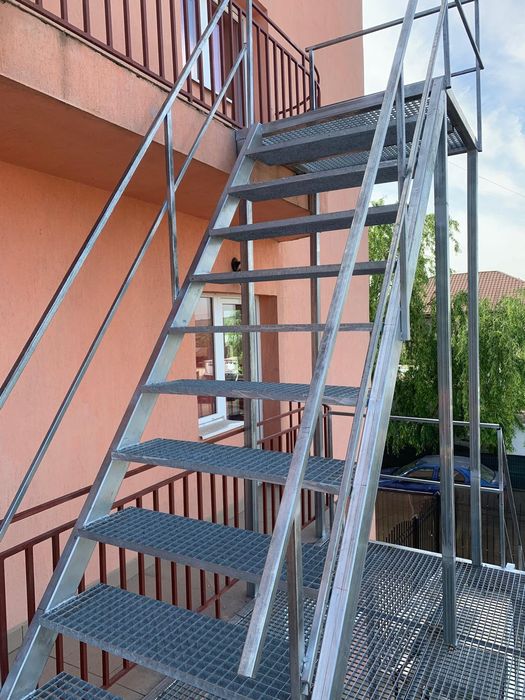 Scara metalica zincata  exterioara pentru ,case, beciuri și incendii
