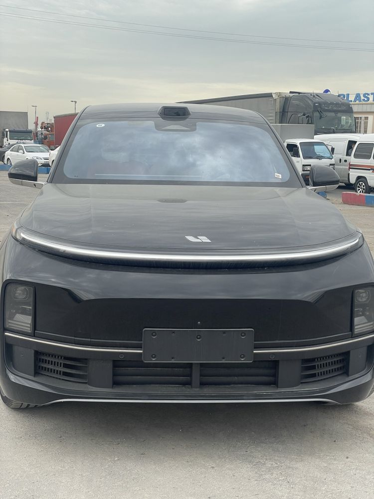 Lixiang L9 notatiusga tayyor qoraga qora salon