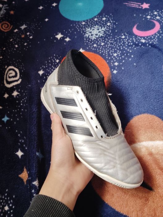 Ghete de fotbal adidas predator de două ori purtate