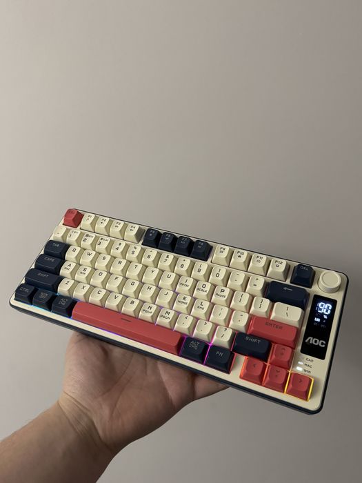 Игровая клавиатура AOC GK300 с экраном