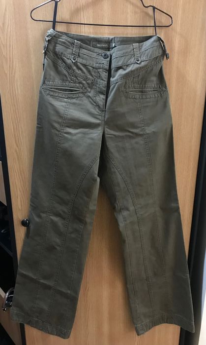 Pantaloni khaki ca noi