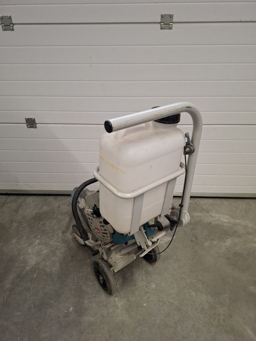 Petrosol, drujba beton/ciment Machita cu carucior