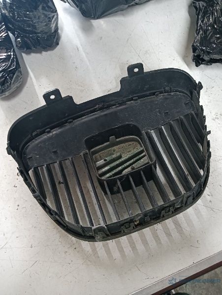 Grila cu emblema fata  SEAT CORDOBA III (6L2) [ 2002 - 2009 ]