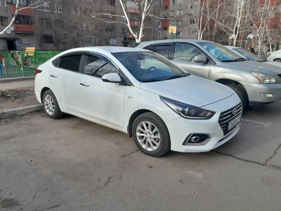 Хундай акцент белого цвета