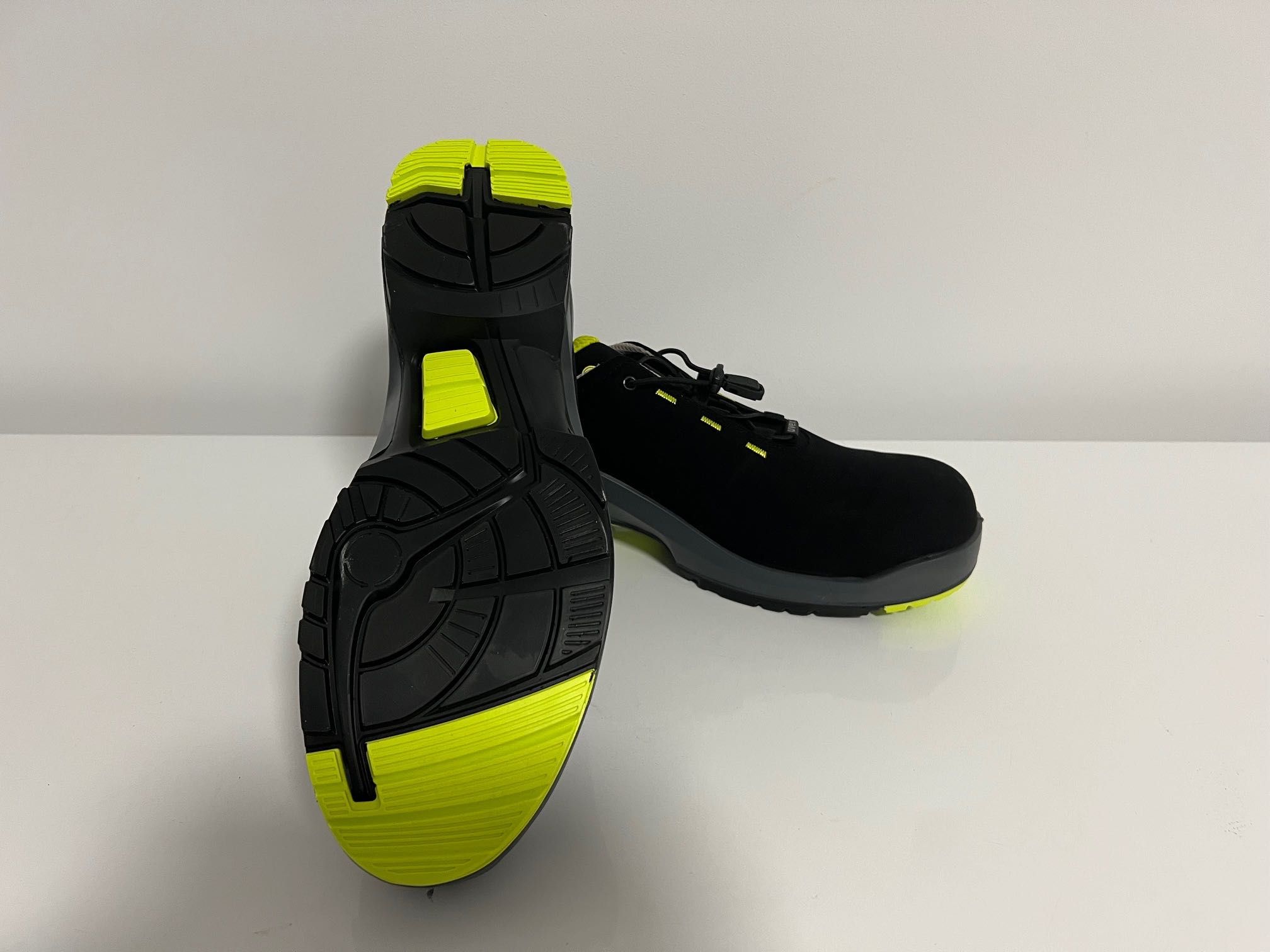 Pantofi Uvex marimea 48