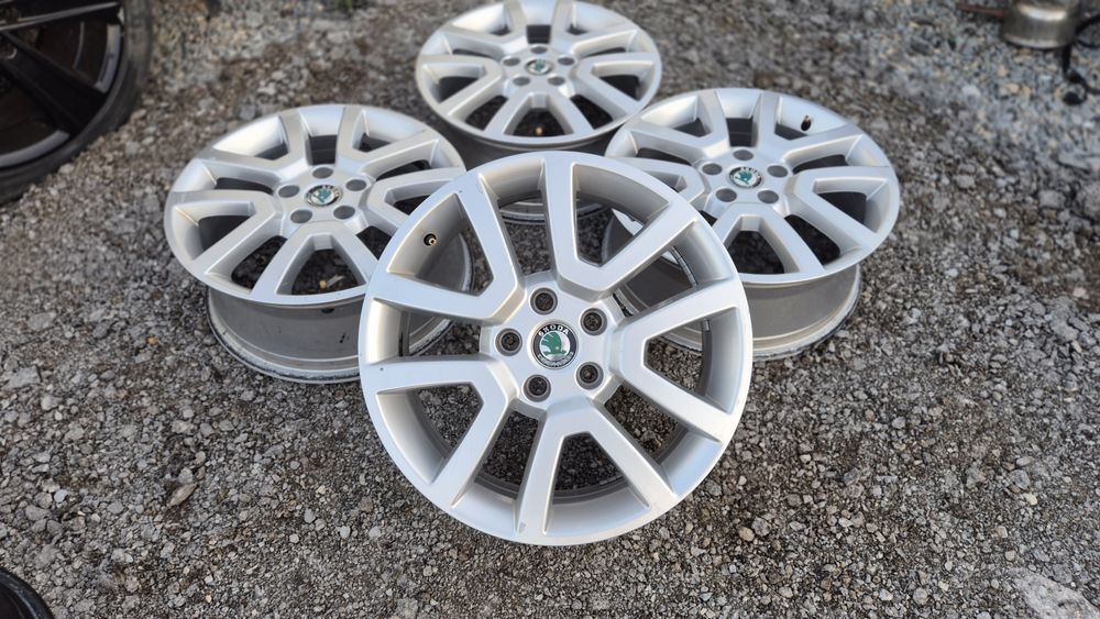 Оригинални джанти Шкода 5/112 Skoda Yeti 5x112

Употребявани, Шумен