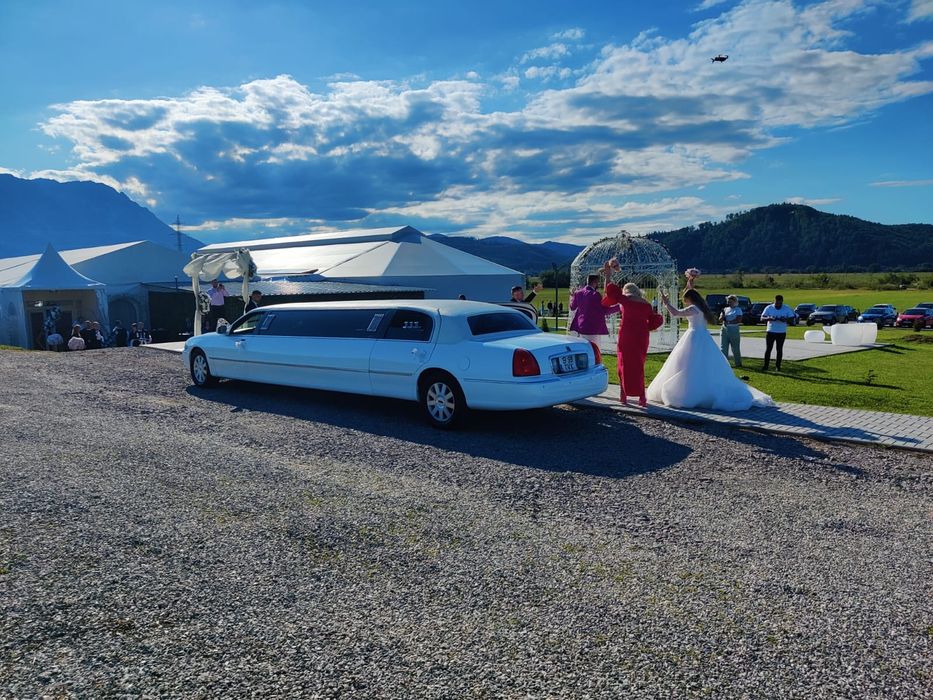 Închiriez Limuzina pentru evenimente