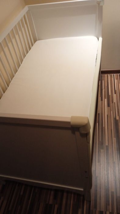 Patut bebe ikea cu saltea inclusa+husa impermeabila +2cearsafuri