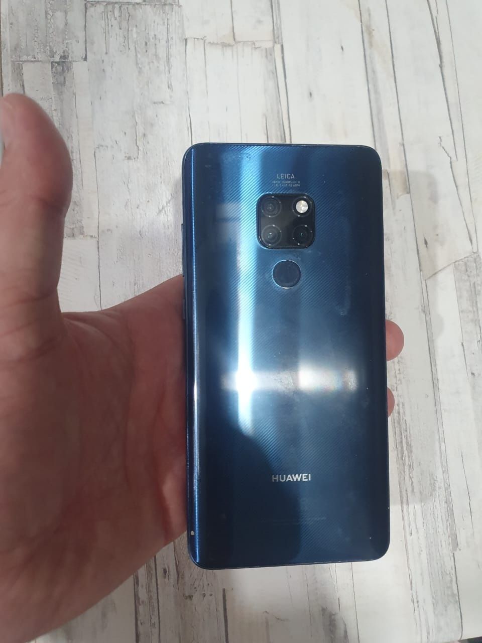 Продам мощный телефон смартфон Huawei mate 20