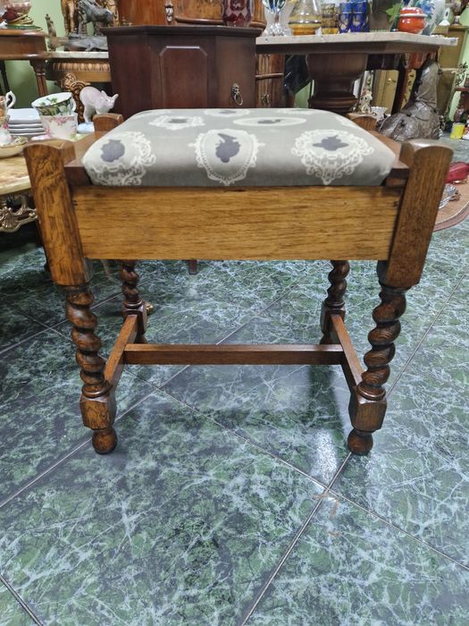 Прекрасна антикварна английска табуретка стол за пиано