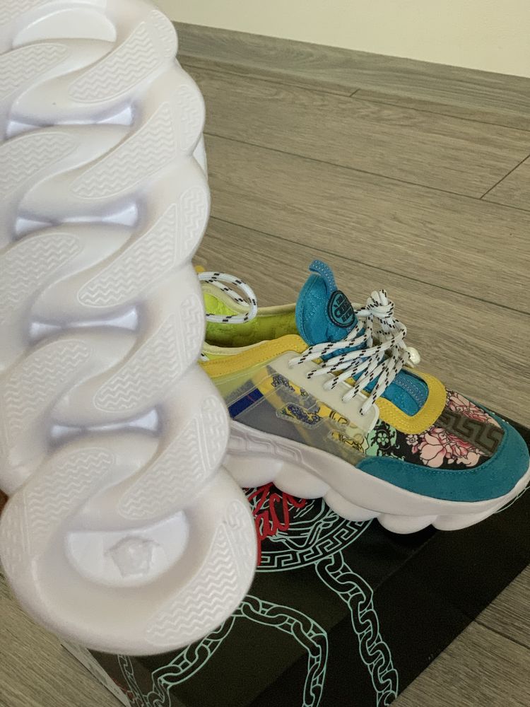 Versace chain reaction