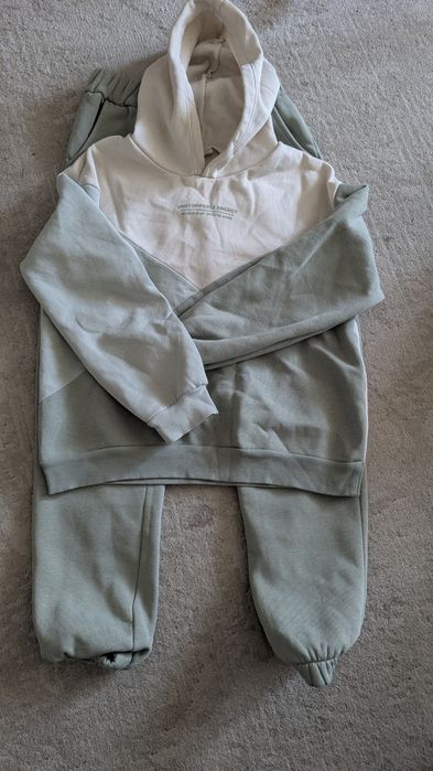Продам флисовый костюм 140см