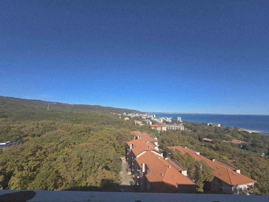 Просторен двустаен апартамент с изглед към морето, к.к."Чайка"