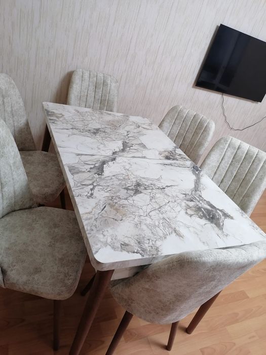 Продам стол и стулья