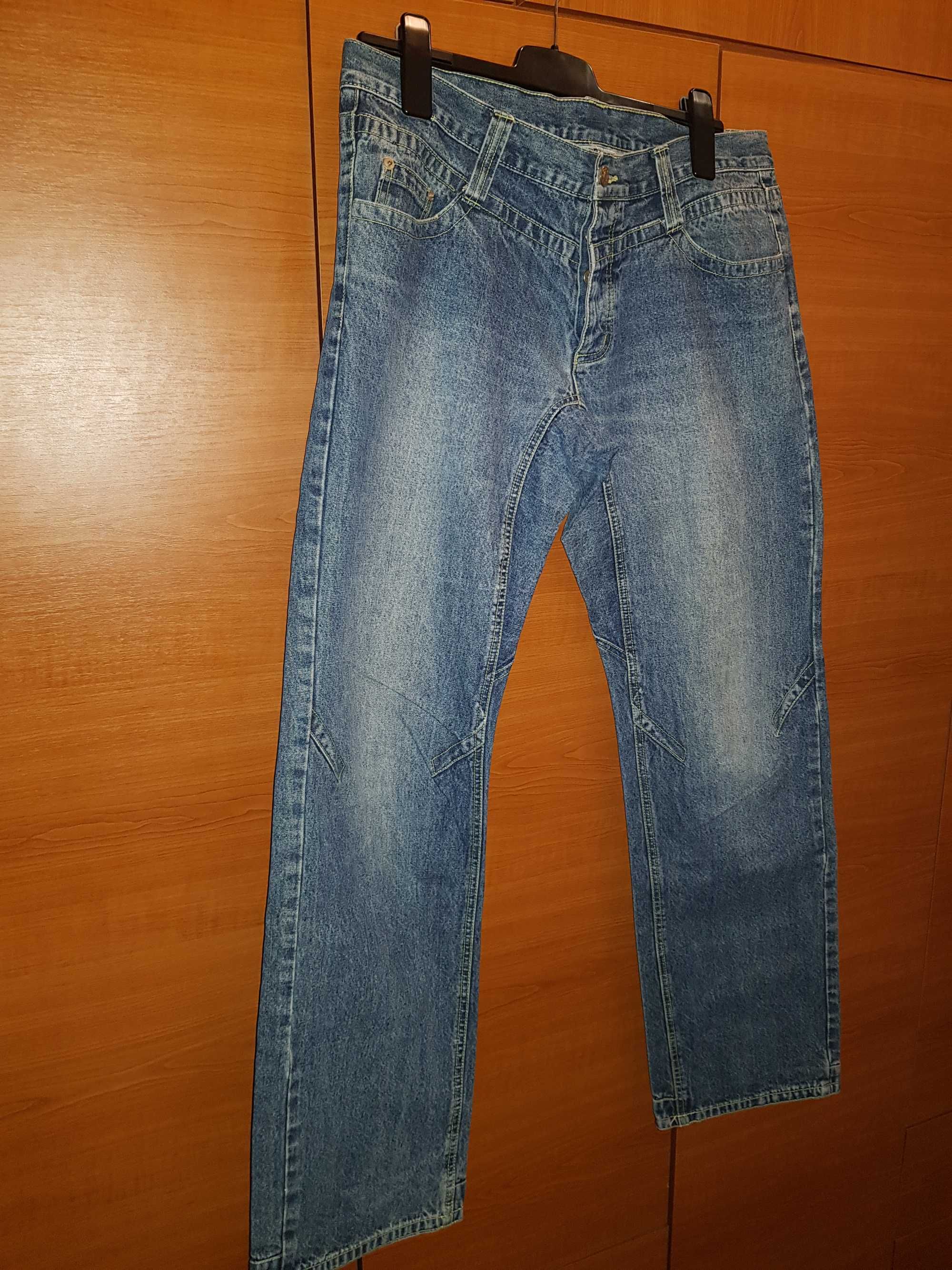 jeans bărbătești cu închidere nasturi metalici , mărimea 44