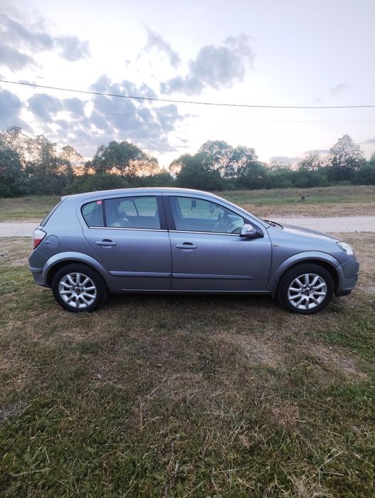 Opel Astra H
Motor 1.6 twinport 105 CP - Benzină
Transmisie manuală in