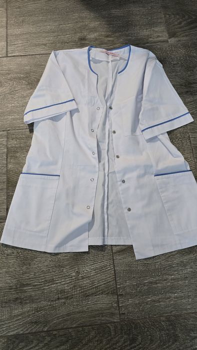 Costum  asistent