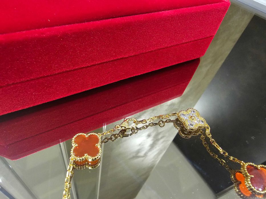 Van Cleef & Arpels VCA Gold Red Alhambra 10 Motif Clover Дамско Колие