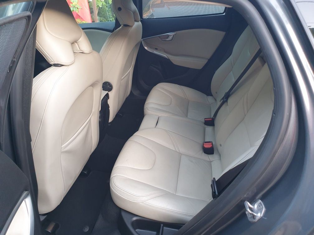 Volvo V40 D2 Model 2014
