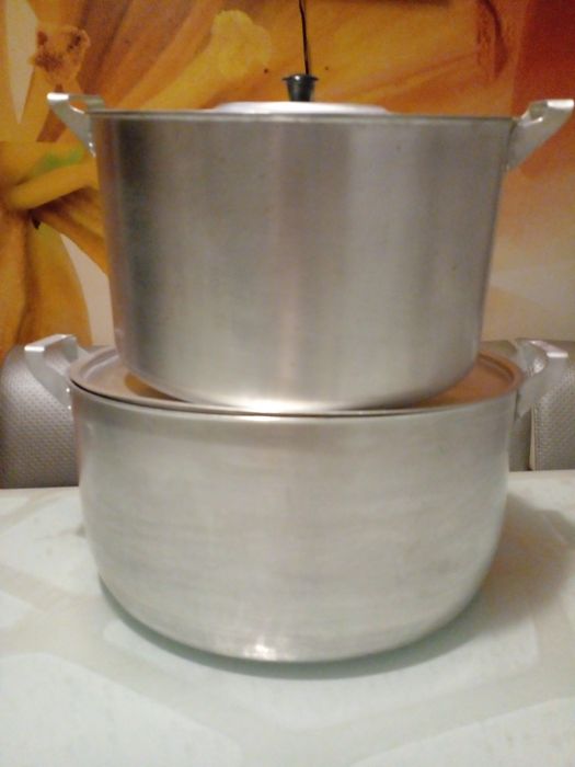 Две кастрюли алюминиевые