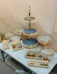 Set 8 platouri si un suport tort, 3 etaje, acril si sticla temperata,