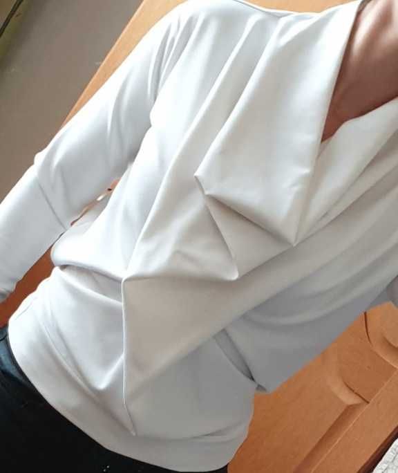 Ефектна бяла бутикова блуза AWA