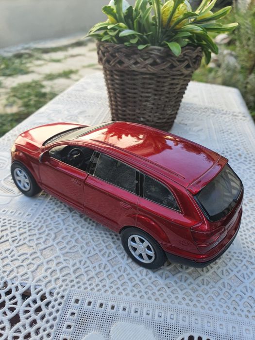Audi Q7 мащаб  1:32