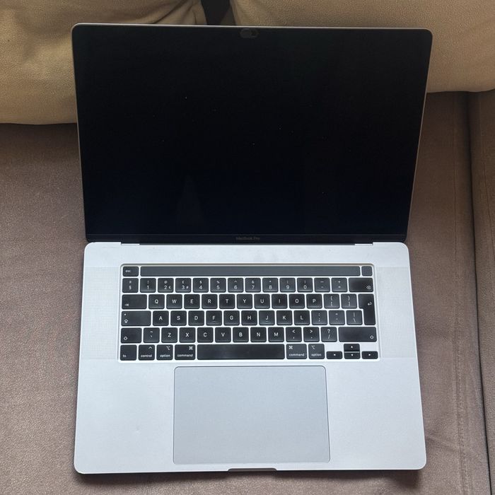 лаптоп Apple Macbook Pro 16 2019 16GB RAM 512GB SSD