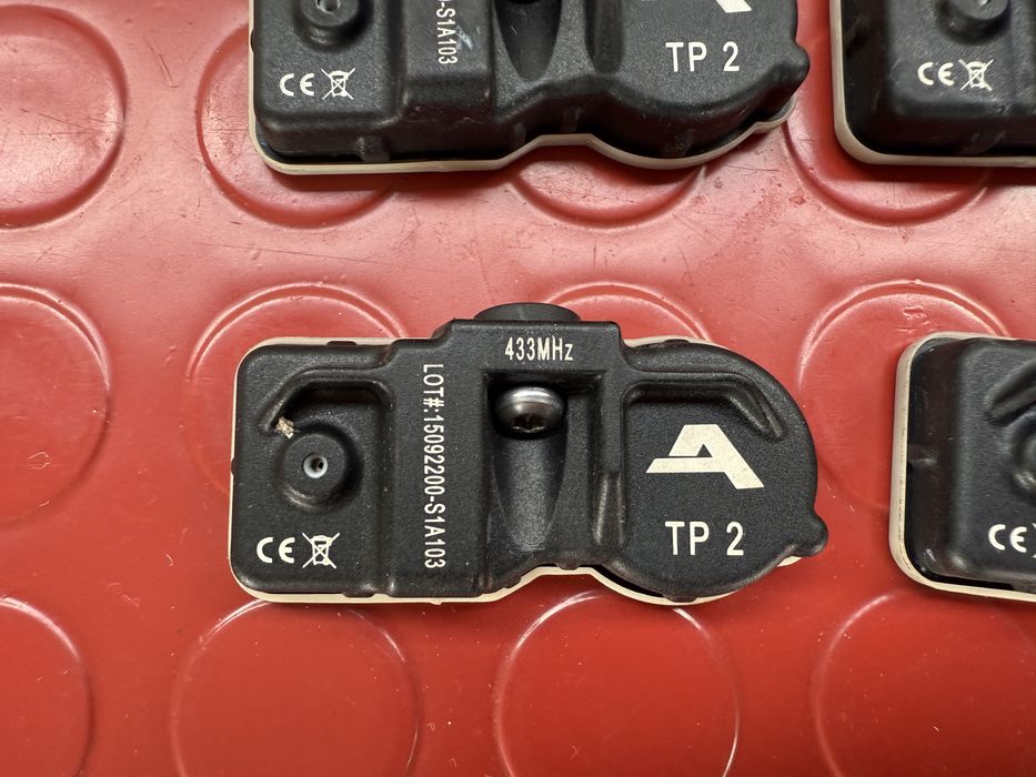 4бр. ПОЧТИ НОВИ Датчици За Налягане В Гумите -433MHz-