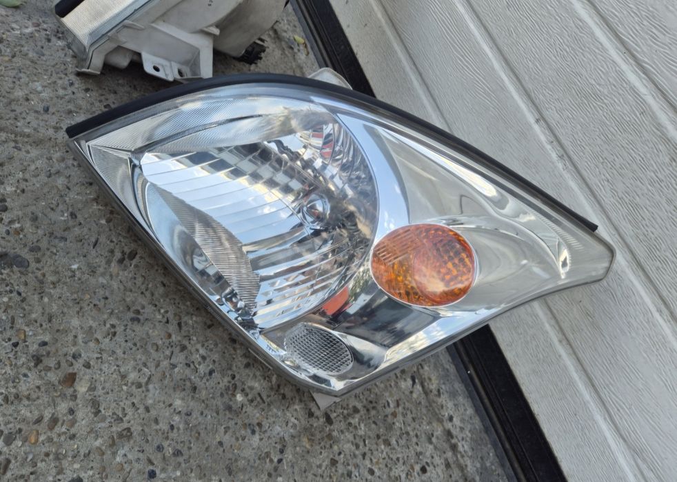 Faruri Originale Toyota Land Cruiser J120. 2002-2009.  Volan stinga.