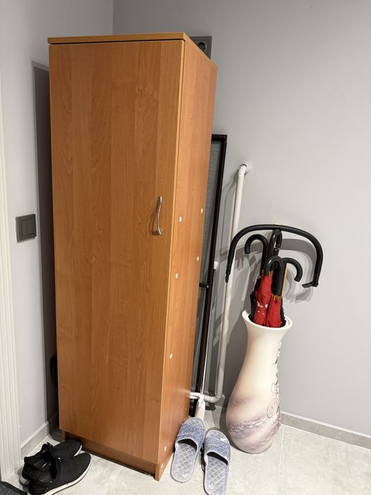 Шкаф в прихожую деревянный