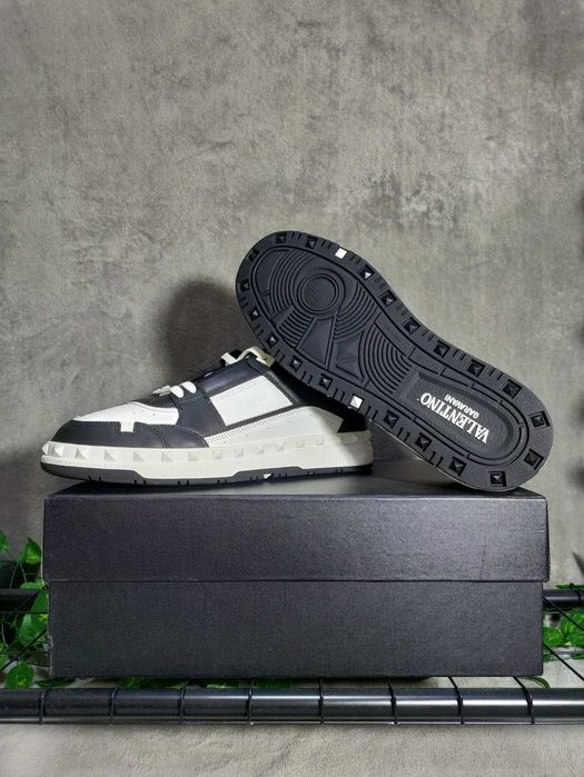 Valentino Garavani marimea 45