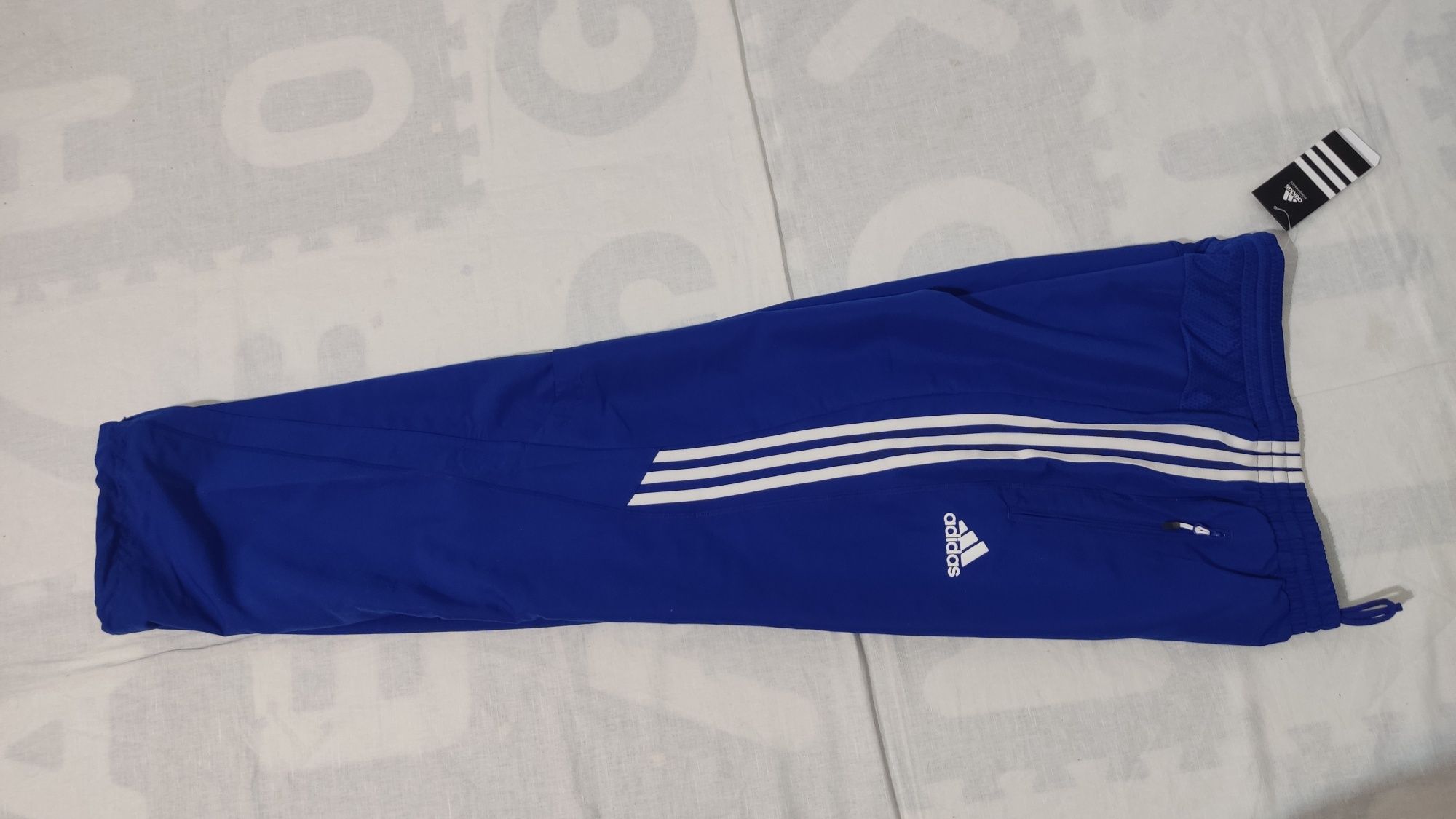 Pantaloni Adidas trening mărime M noi cu eticheta
