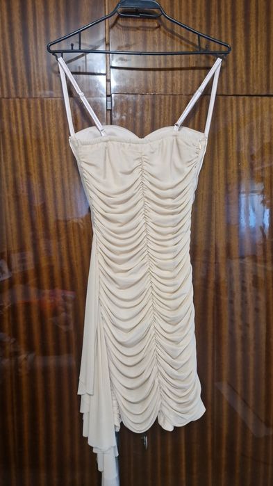 Елегантна рокля с банели