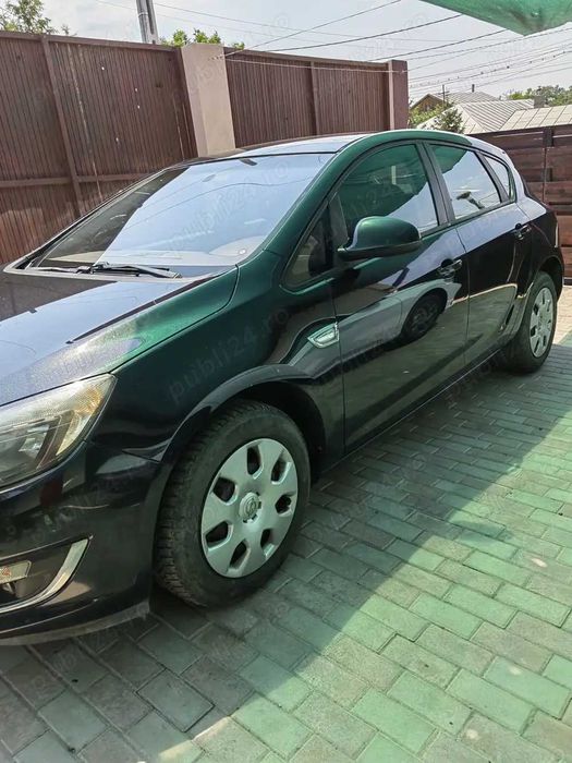 Vând Opel Astra J facelift 2013