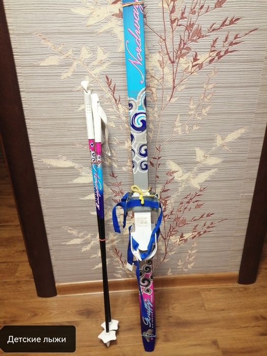 Продам новые детские лыжи