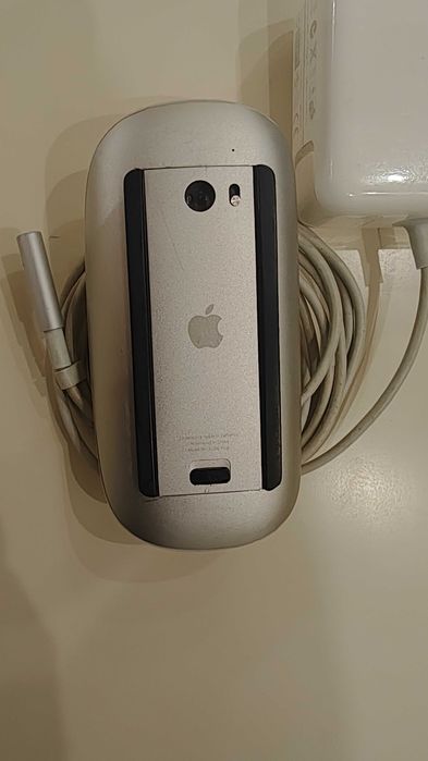 Продам MacBook air 13. С мышкой в комплекте