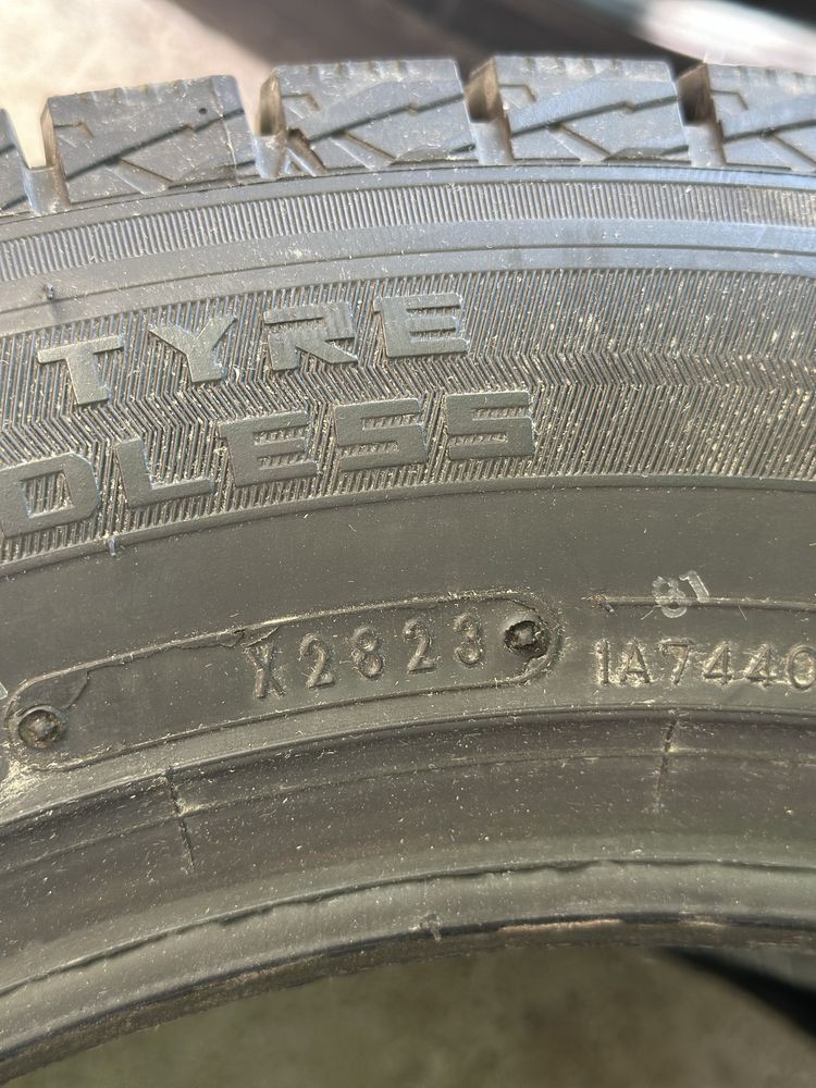 Dunlop Wintermaxx 215 60 17 зимни гуми