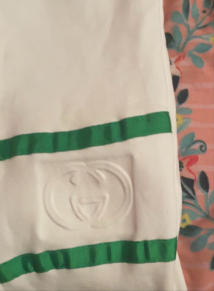 Сотилади Gucci S размер