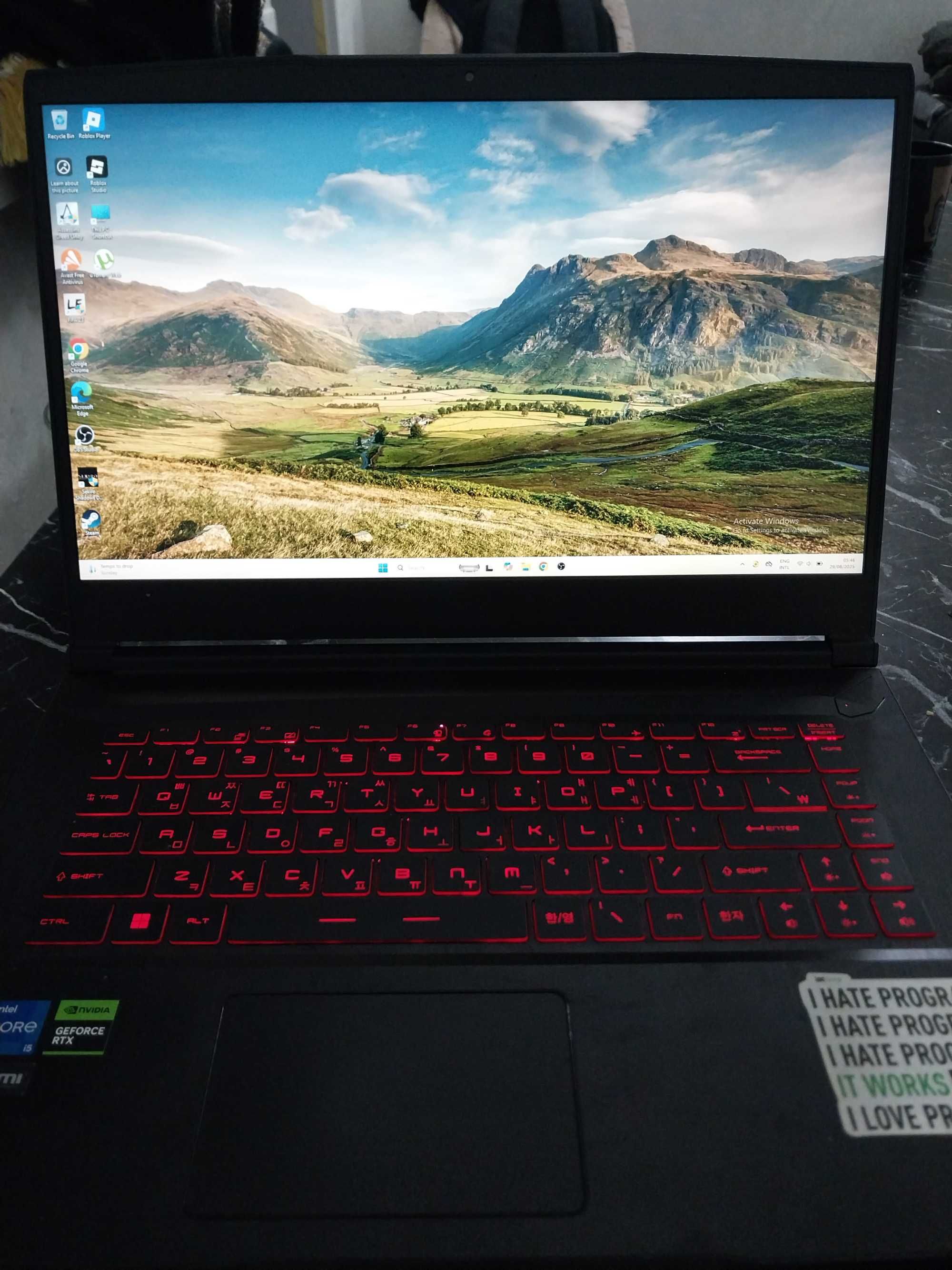 MSI noutbook Srochna sotiladi