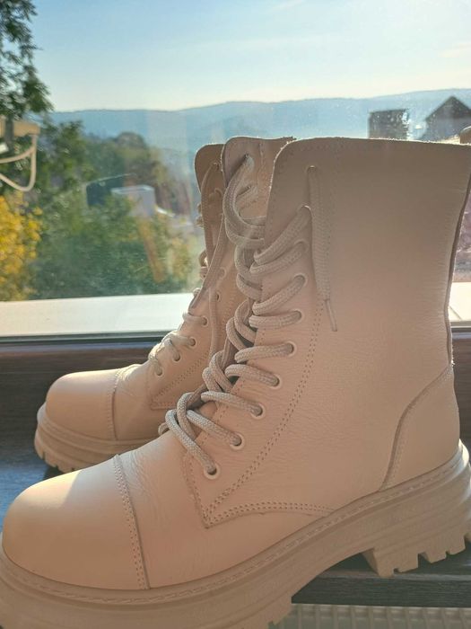 Дамски бежови боти естествена кожа