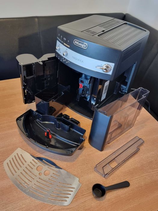 Aparat de facut cafea, espressor DeLonghi esam 3000 ca nou