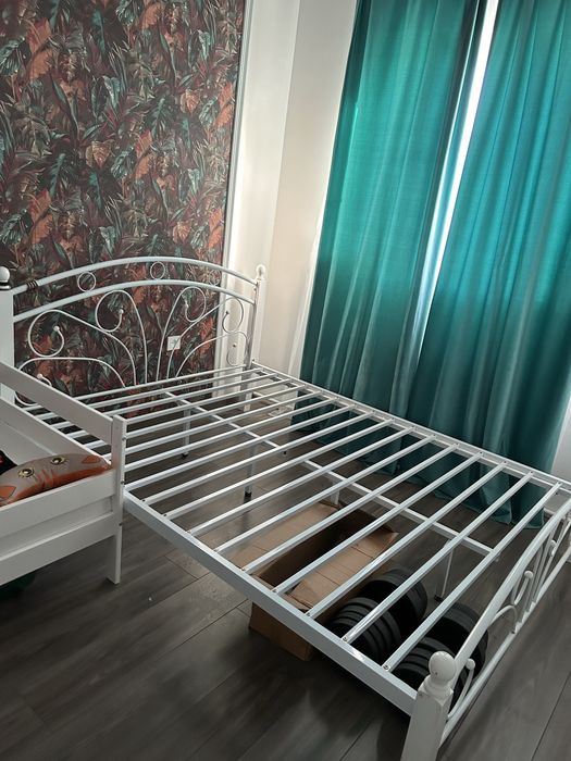 Продам кровать без матраса