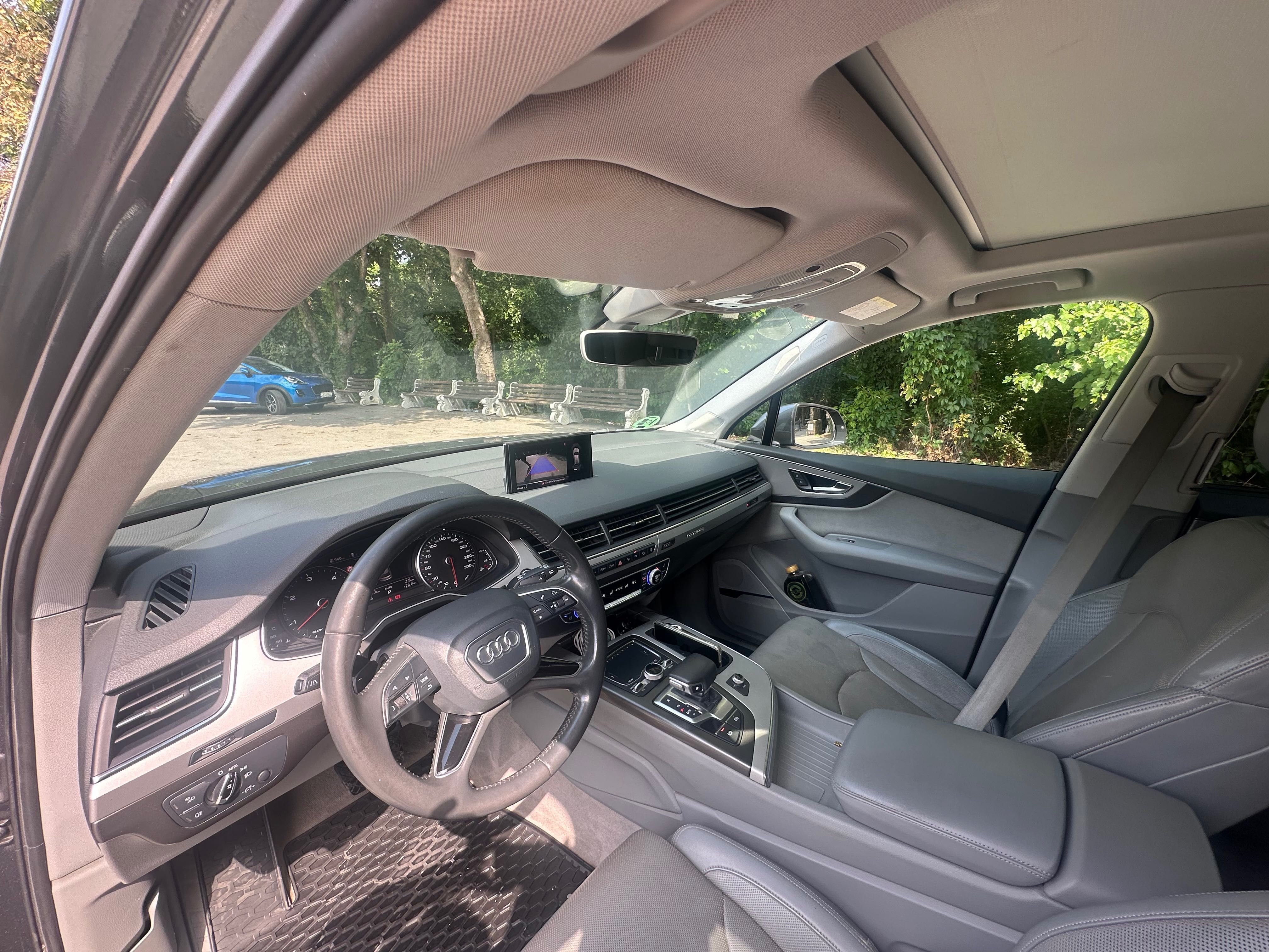 • • • Audi Q7 • • •